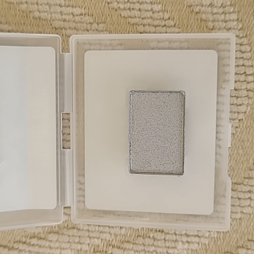Mary Kay Stirling Mineral eye color.